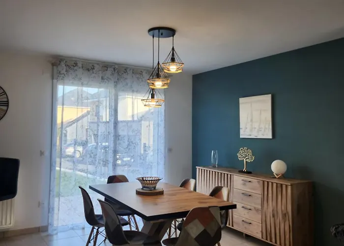 Holiday home Maison 600m De La Mer, Votre Escapade Ideale Courseulles-sur-Mer